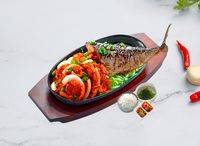 4. Hot Plate Saba Fish & Chicken4. 铁板沙巴鱼 + 鸡肉片