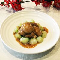 Braised Baby Cabbage with Assorted Mushrooms and Dried Scallop