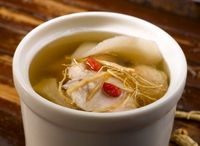 Individual Double-Boiled Waisan And Ginseng Roots With Chicken Soup 淮山杞子参须炖鸡肉汤