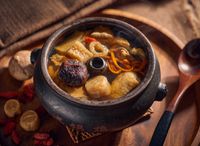 Steam Pot Chicken Soup With Black Garlic 黑蒜干贝鸡汤