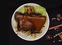 A8. Braised Pigs Trotters 卤猪脚