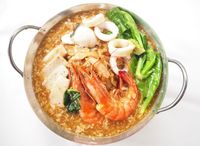 204. Horfun Noodles With Seafood