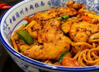 Stir-Fried Chicken Noodles 鸡肉炒面