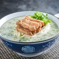 B5 Fragrant Pork Chop with Preserved Vegetable Noodle 雪菜酥肉煨面