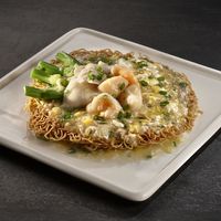 Crispy Noodle with Scallop in Egg Gravy