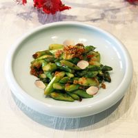 Stir-fried Asparagus with Scallop and Black Truffle Sauce