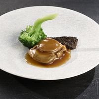 Braised Whole 3-Head Abalone with Morel Mushroom in Black Truffle Sauce (Per Person)