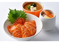Salmon Ikura Chirashi Set