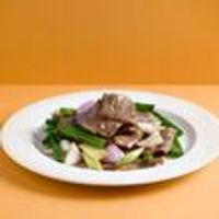 F6 Stir-fried Sliced Marbled Beef with Ginger & Spring Onion 姜葱炒肥牛*