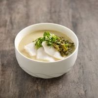 E10 Fish Fillet with Preserved Vegetable in Tonkotsu Broth 雪菜红鱼柳汤