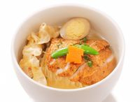 G15. Pork Chop & Wanton Noodle Soup 豬扒鮮肉餛飩湯麵