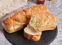 SD7. Garlic Bread