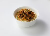 35. Noodle with Wheat Gluten & Shiitake Mushrooms 烤麸面