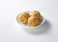 49. Crispy Rice Dumpling with Black Sesame Paste 黑芝流沙麻球