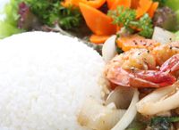 Cơm Trắng Hải Sản Xào (Steamed Rice With Seafood Fried)