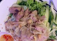 Bún Heo Xào (Pig With Rice Noodle)