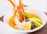 Braised Lobster with Rice Vermicelli & Leek in Superior Broth 上汤蒜子龙虾焖米粉