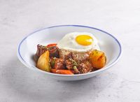 8305D. Braised Beef Brisket With Fried Egg Rice