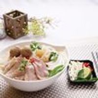 Pho Noodle Soup with Sliced Beef, Beef Balls, Tendon & Brisket 四式牛肉河粉汤
